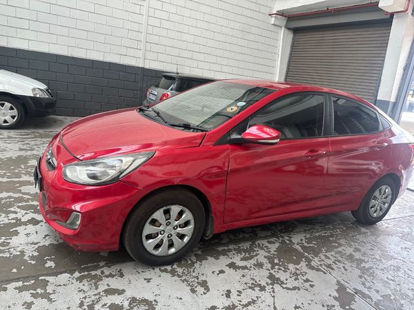 2013-Hyundai-Accent-16-GLS-Fluid image:9