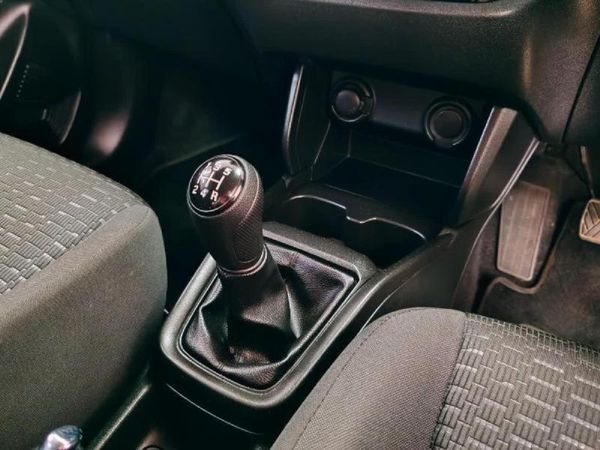 2025-Suzuki-Swift-12-GL image:15