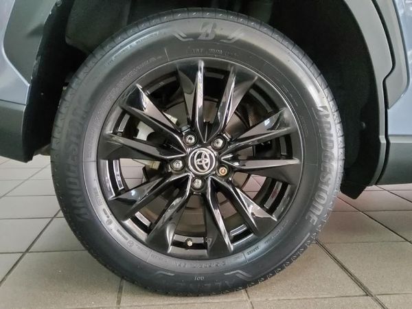 2024-Toyota-Corolla-Cross-18-XS image:17