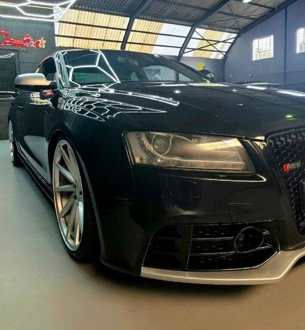 2011-Audi-RS5-Coupe-quattro-Auto image:2