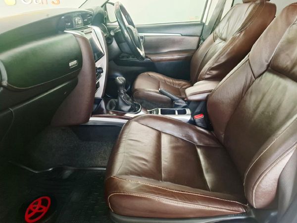 2016-Toyota-Fortuner-28-GD-6-Raised-Body image:9