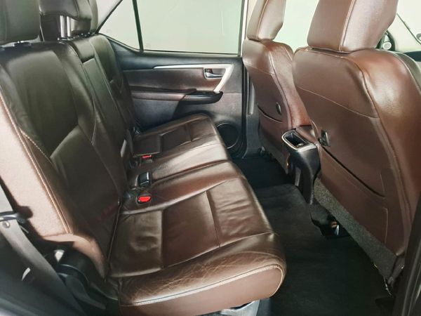 2016-Toyota-Fortuner-28-GD-6-Raised-Body image:11