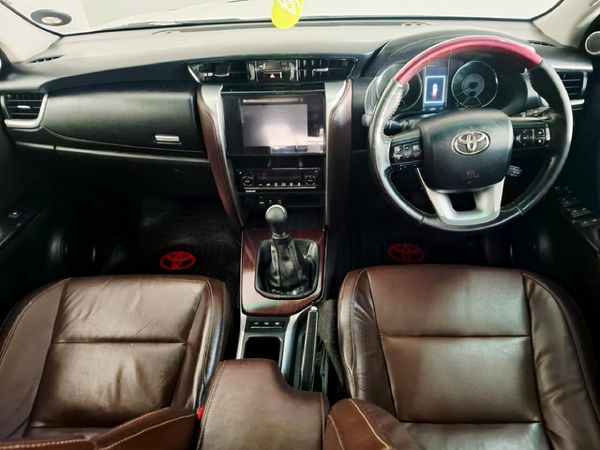 2016-Toyota-Fortuner-28-GD-6-Raised-Body image:13