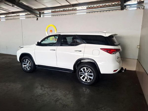 2016-Toyota-Fortuner-28-GD-6-Raised-Body image:3