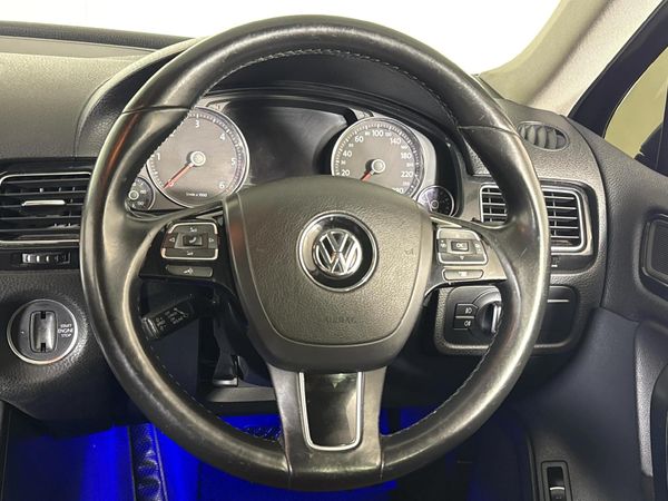 2012-Volkswagen-Touareg-30-V6-TDI-Auto-Bluemotion-180kW image:11