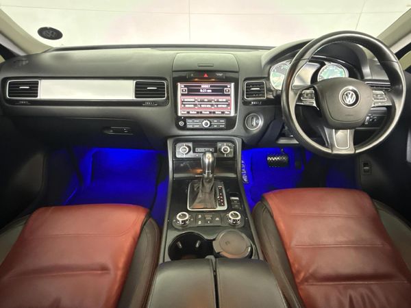 2012-Volkswagen-Touareg-30-V6-TDI-Auto-Bluemotion-180kW image:1