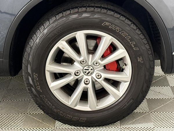 2012-Volkswagen-Touareg-30-V6-TDI-Auto-Bluemotion-180kW image:5