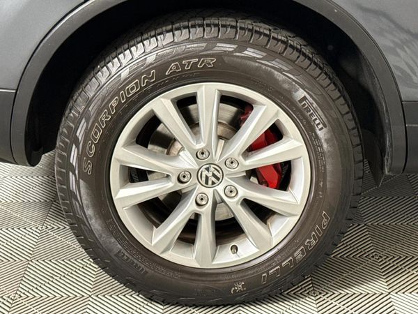 2012-Volkswagen-Touareg-30-V6-TDI-Auto-Bluemotion-180kW image:6
