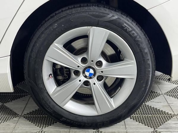 2016-BMW-1-Series-120d-5-dr-Sport-Line-Auto image:6