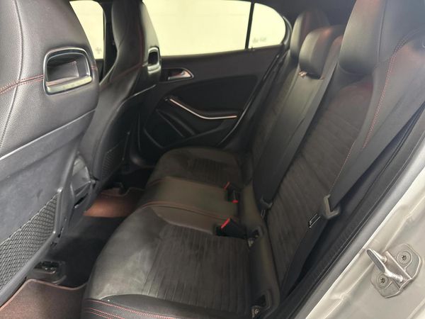 2018-Mercedes-Benz-GLA-200d-Auto image:3