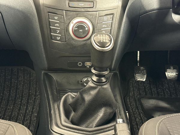 2024-Mahindra-XUV-300-12T-W6 image:10