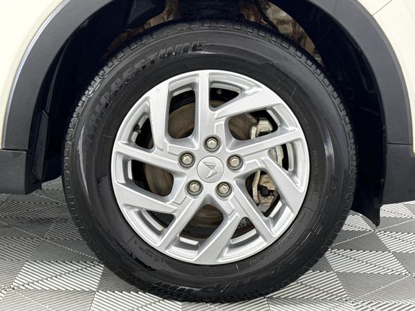2024-Mahindra-XUV-300-12T-W6 image:4