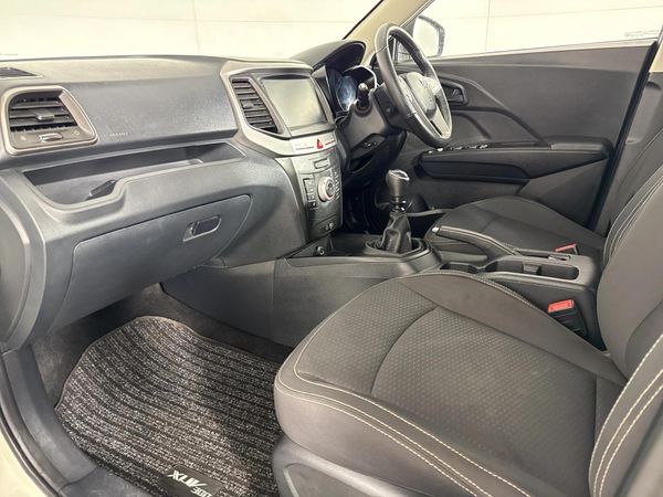 2024-Mahindra-XUV-300-12T-W6 image:8