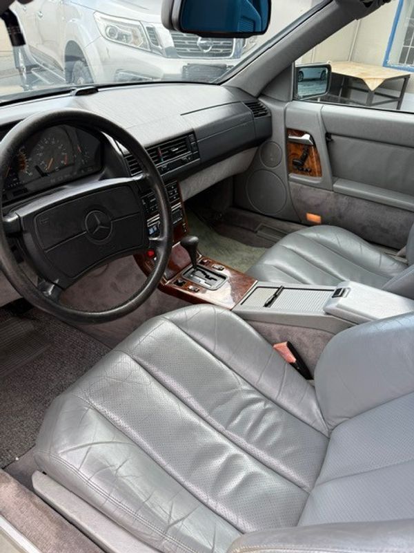 1990-Mercedes-Benz-SL-300FSH-With-Agents-And-Spare-Keys image:12