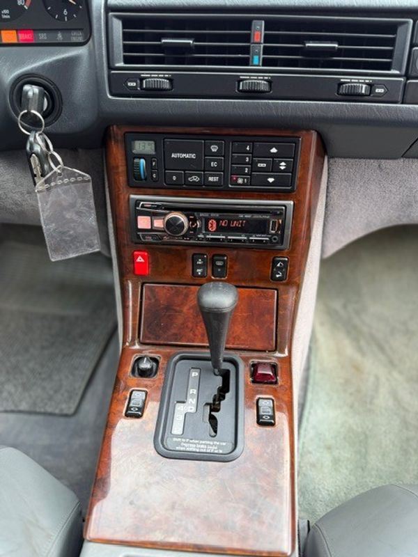 1990-Mercedes-Benz-SL-300FSH-With-Agents-And-Spare-Keys image:14