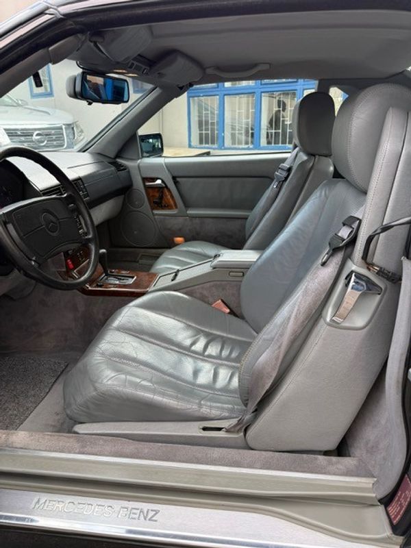 1990-Mercedes-Benz-SL-300FSH-With-Agents-And-Spare-Keys image:15