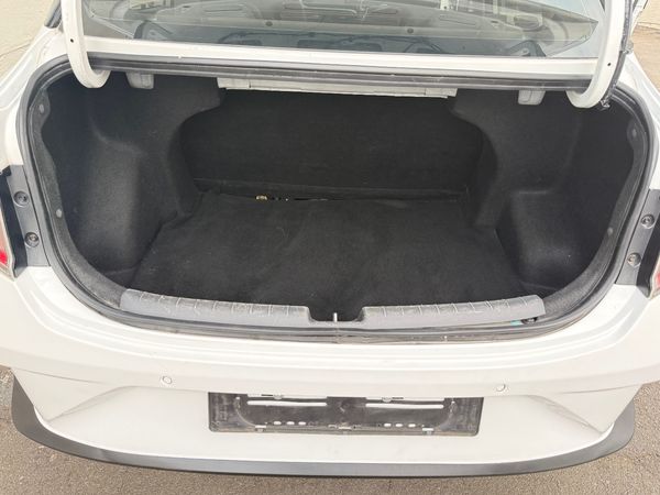 2023-Hyundai-Grand-i10-12-fluid-sedan-accident-free-bargain image:10