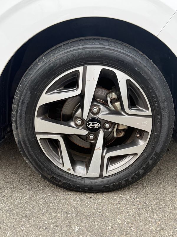 2023-Hyundai-Grand-i10-12-fluid-sedan-accident-free-bargain image:12