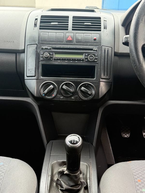 2007-Volkswagen-Polo-14-TrendlineImmaculate image:14