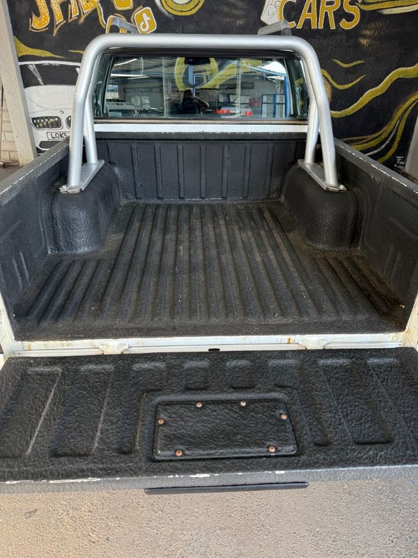 2018-Nissan-NP300-24-Hi-Rider-Double-CabAccident-Free-Bargain image:11