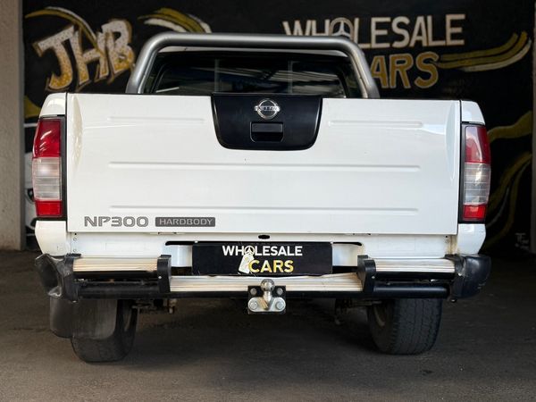 2018-Nissan-NP300-24-Hi-Rider-Double-CabAccident-Free-Bargain image:4