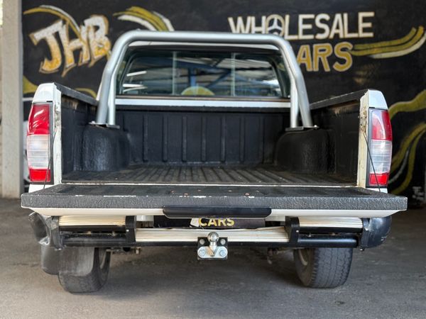 2018-Nissan-NP300-24-Hi-Rider-Double-CabAccident-Free-Bargain image:5