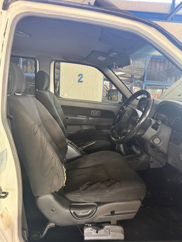 2018-Nissan-NP300-24-Hi-Rider-Double-CabAccident-Free-Bargain image:8