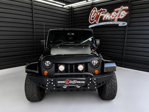 2014-Jeep-Wrangler-Unlimited-Sahara-36-V6-Auto image:2
