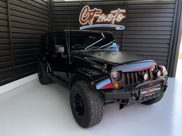 2014-Jeep-Wrangler-Unlimited-Sahara-36-V6-Auto image:3