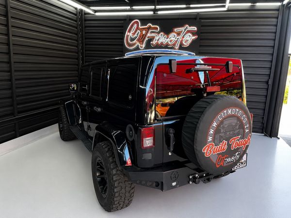 2014-Jeep-Wrangler-Unlimited-Sahara-36-V6-Auto image:6