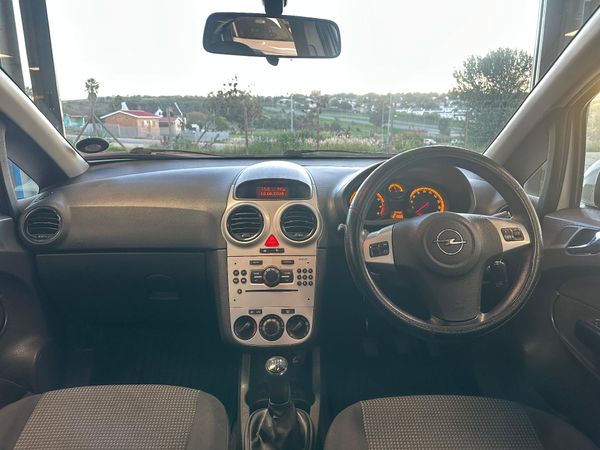 2012-Opel-Corsa-14-Essentia-5-dr image:5