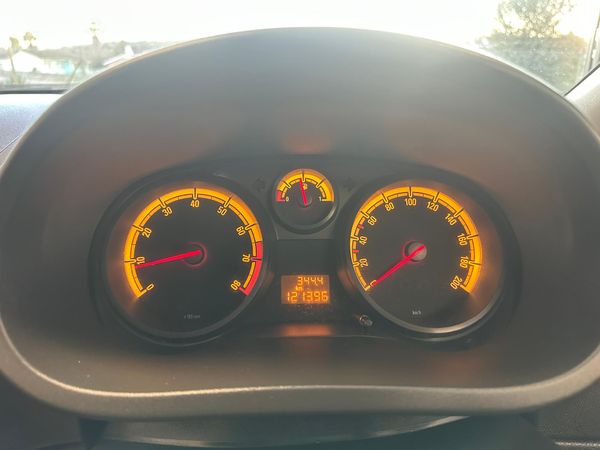 2012-Opel-Corsa-14-Essentia-5-dr image:6