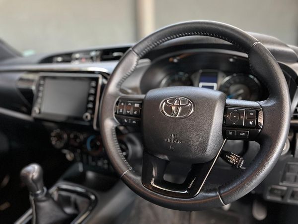 2024-Toyota-Hilux-28-GD-6-Raised-Body-Legend-4x4-Extended-Cab image:5