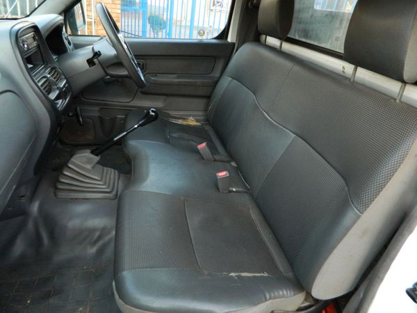 2019-Nissan-NP300-25-TDi-LWB-Single-Cab image:3