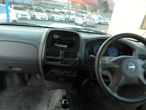2019-Nissan-NP300-25-TDi-LWB-Single-Cab image:4