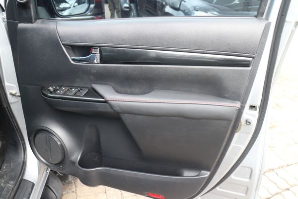 2018-Toyota-Hilux-28-GD-6-Raider-4x4-Double-Cab-Auto image:21