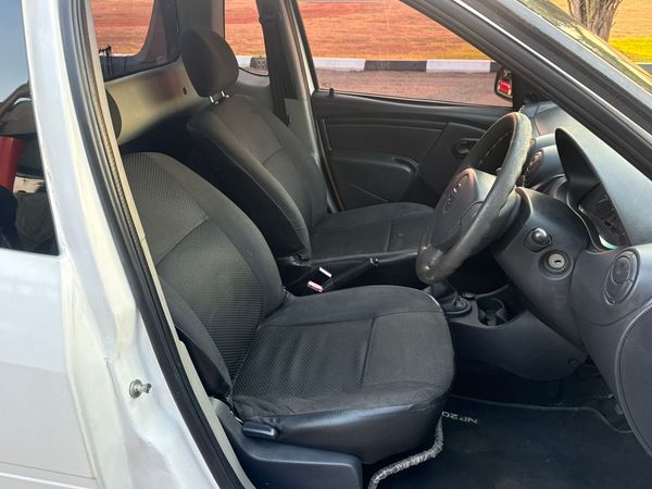2017-Nissan-NP200-16 image:2