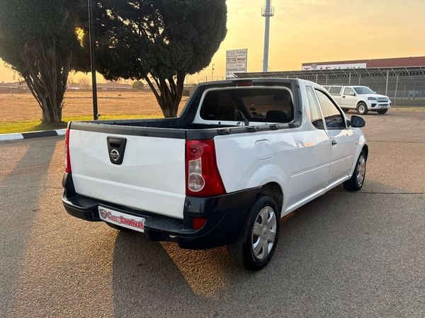 2017-Nissan-NP200-16 image:4