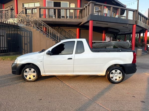 2017-Nissan-NP200-16 image:5
