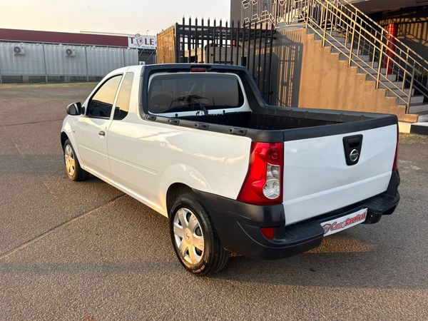 2017-Nissan-NP200-16 image:6
