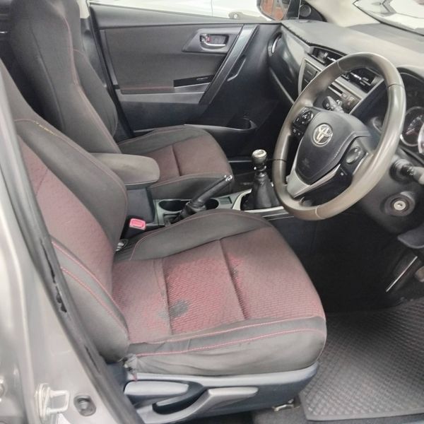 2015-Toyota-Auris-16-XS image:1