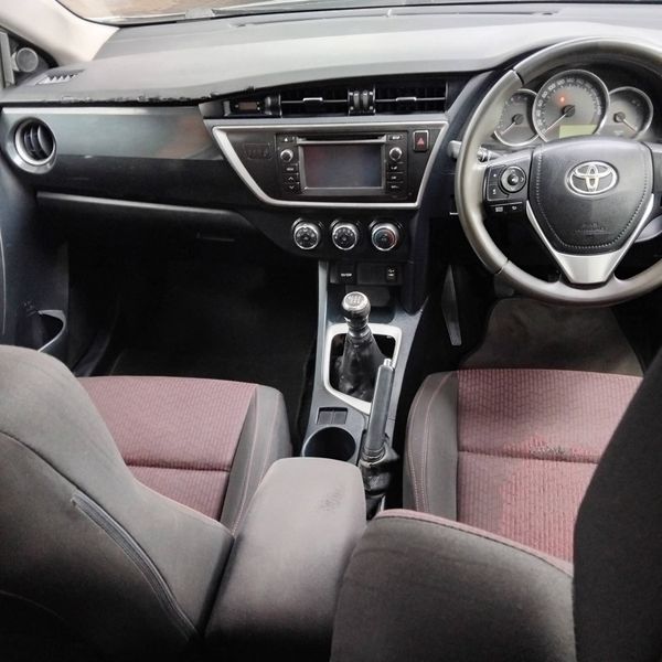 2015-Toyota-Auris-16-XS image:2