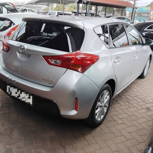2015-Toyota-Auris-16-XS image:3