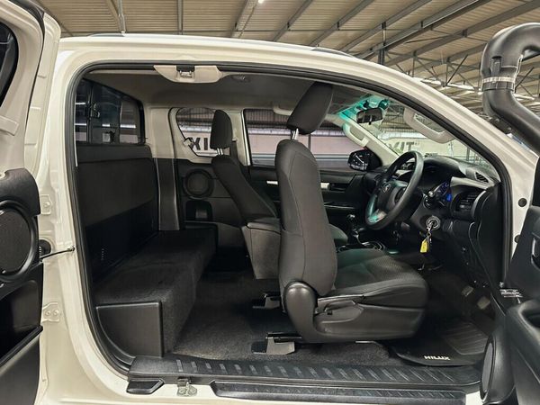 2019-Toyota-Hilux-24-GD-6-Raised-Body-SRX-Extended-Cab image:11