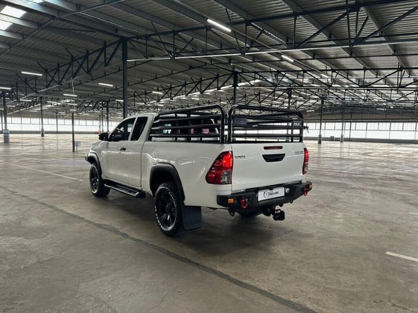 2019-Toyota-Hilux-24-GD-6-Raised-Body-SRX-Extended-Cab image:3