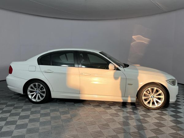 2011-BMW-3-Series-320i-Auto image:17