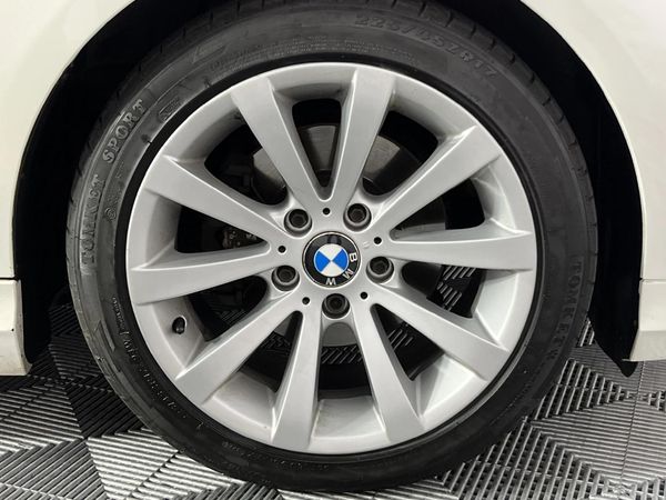 2011-BMW-3-Series-320i-Auto image:5