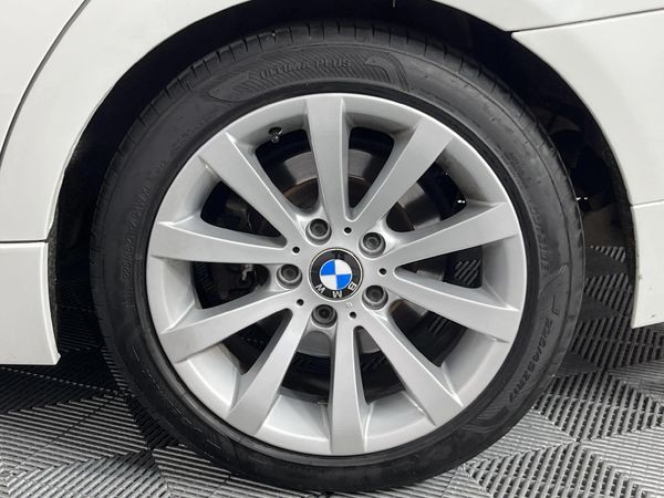 2011-BMW-3-Series-320i-Auto image:6
