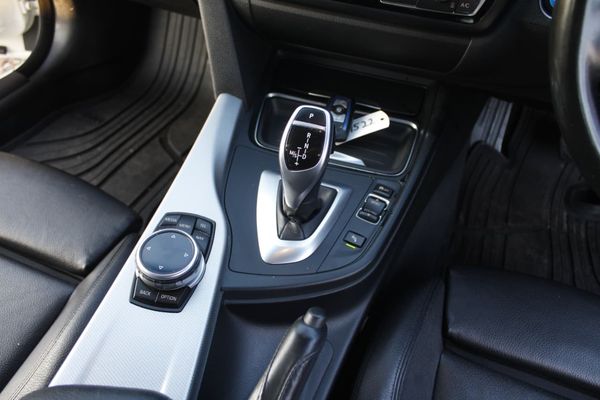 2014-BMW-4-Series-435i-Coupe-M-Sport image:17