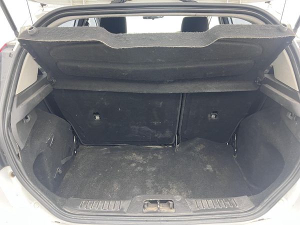 2017-Ford-Fiesta-14-Ambiente-5-dr image:12